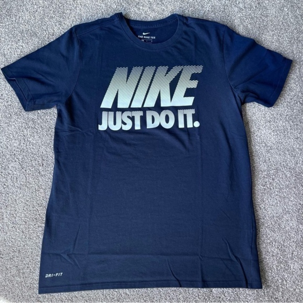 Nike men’s size medium navy blue short sleeve tshirt